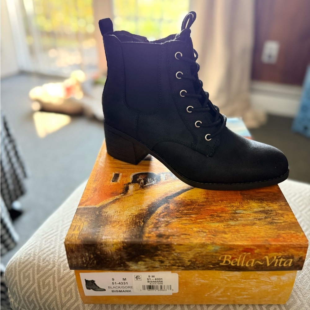 Bella Vita Women's Lace-Up Black Boots
